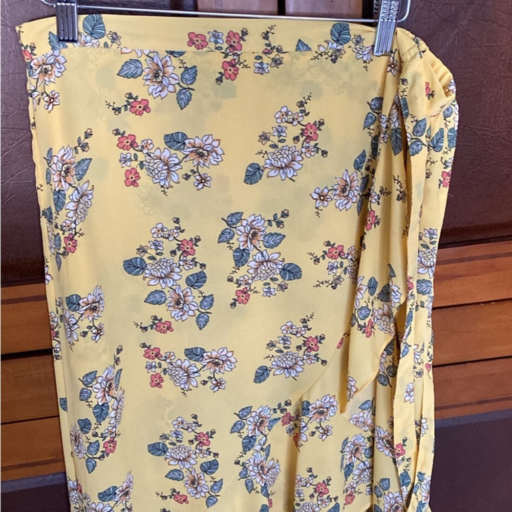 Women’s sz L ruffle skirt